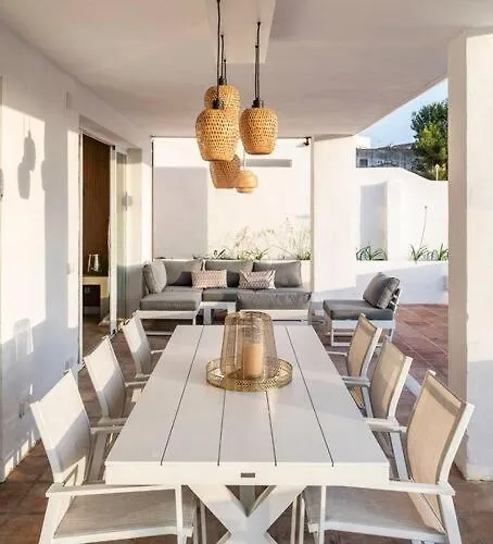 Modern Flat In Marbella, 2Br, Pool & Parking