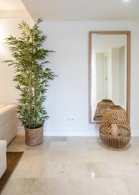 Modern Flat In Marbella, 2br, Pool & Parking