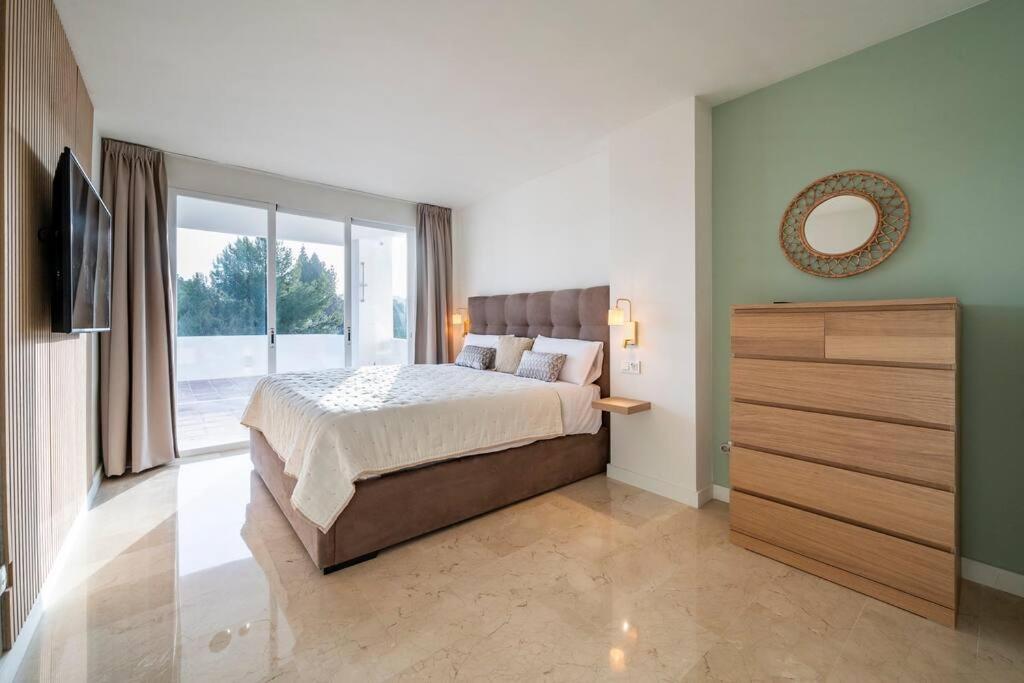 Modern Flat In Marbella, 2br, Pool & Parking Apartment