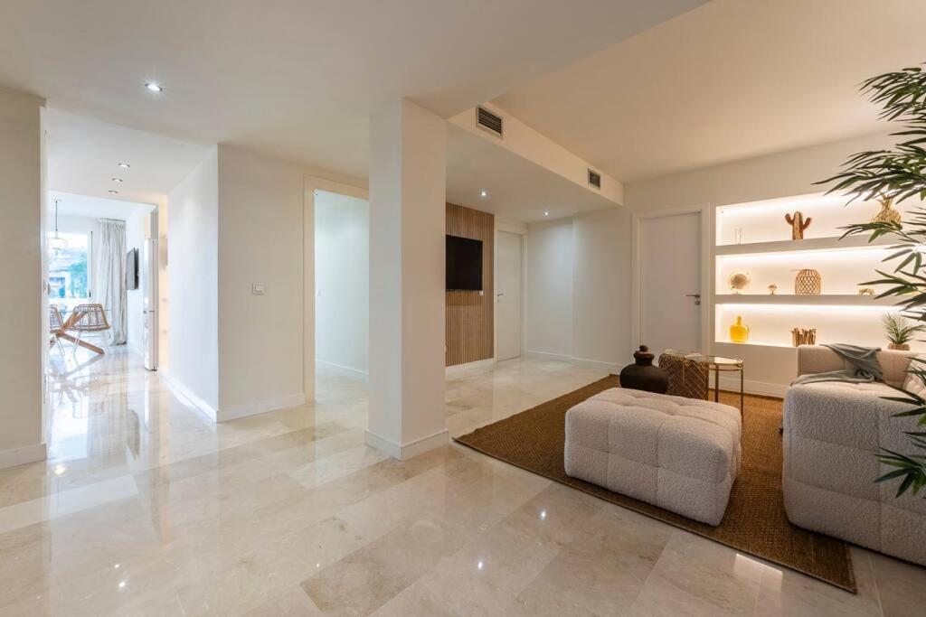 Apartament Modern Flat In Marbella, 2br, Pool & Parking