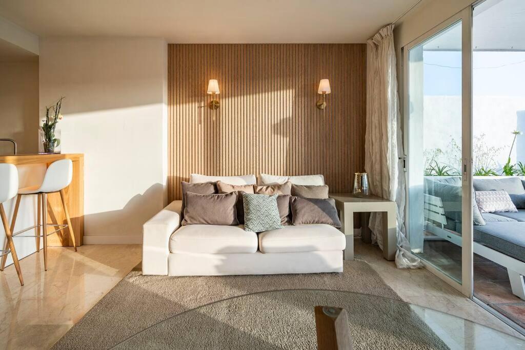 Modern Flat In Marbella, 2br, Pool & Parking