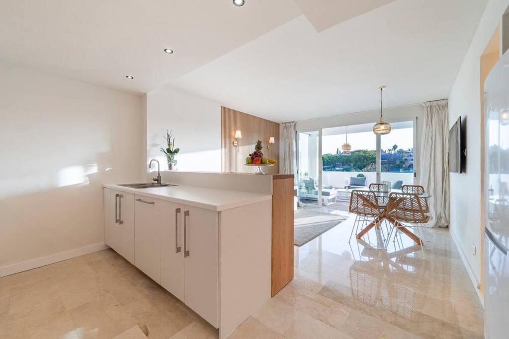 Modern Flat In Marbella, 2br, Pool & Parking