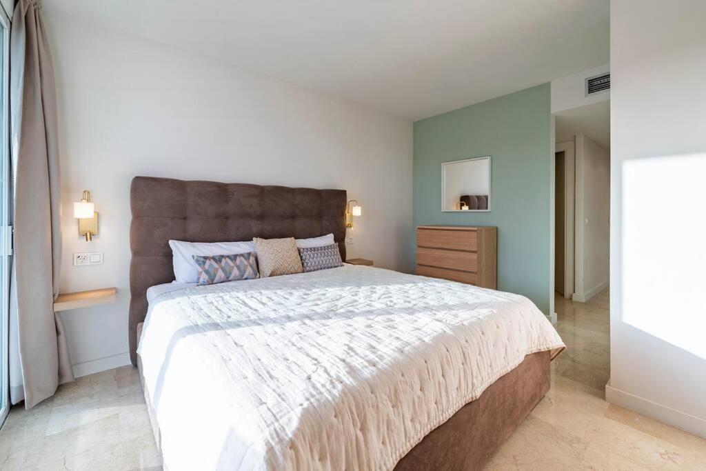 Apartament Modern Flat In Marbella, 2br, Pool & Parking